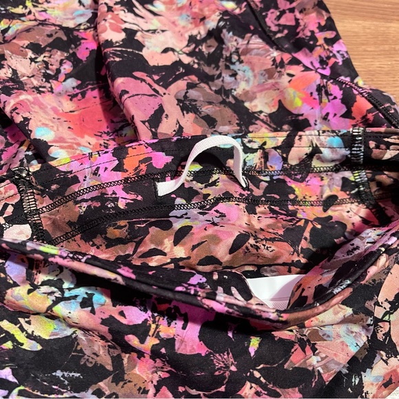 Lululemon Base Pace High-Rise Crop 23" Leggings Size 0 Stencil Blossom Red Multi - Picture 12 of 13